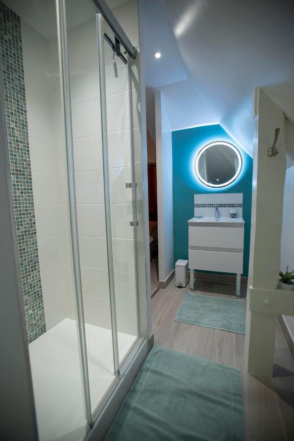 Chambre Jungle Dans Maison D'Hote "Le Petit Clouet"- רושקורבון מראה חיצוני תמונה